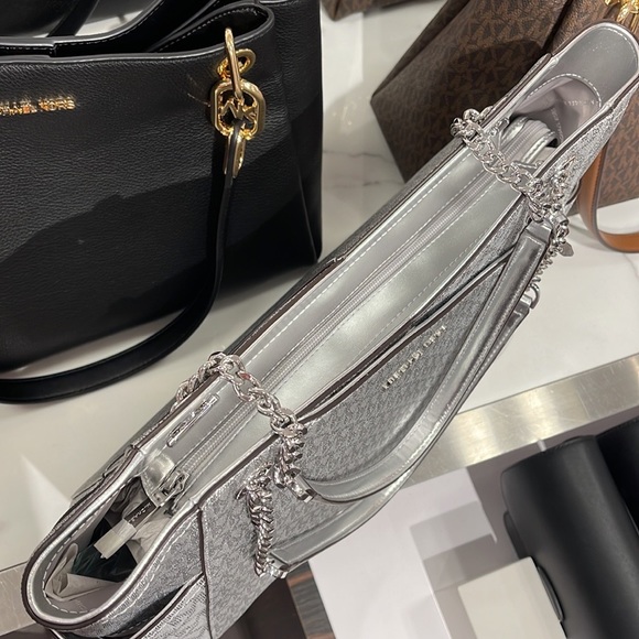 Michael Kors Jet Set Travel Large Chained Tote Shoulder Bag MK 
Silver

NWT - Picture 13 of 16